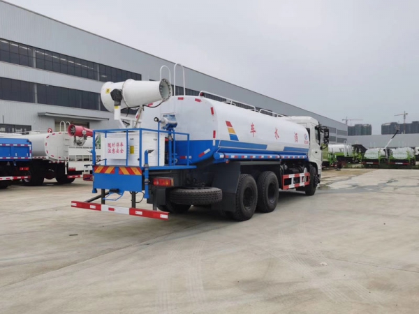 東風(fēng)專(zhuān)底后八輪（20噸）灑水車(chē)