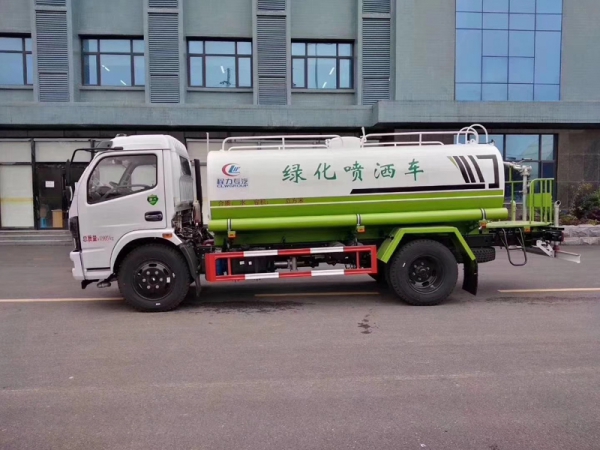 東風多利卡9.2方灑水車