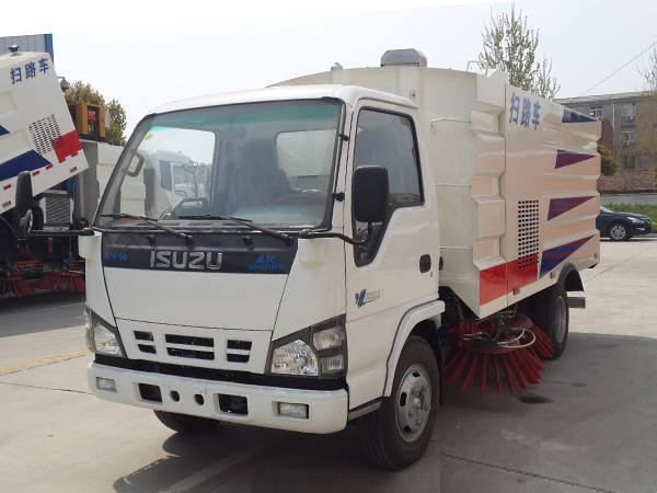 五十鈴掃路車（1.5方水罐，4方塵罐）