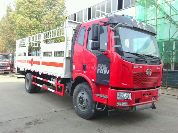 解放6.1米(11噸)氣瓶車