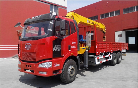 解放J6后雙橋12噸隨車吊