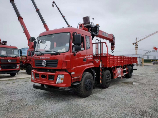 東風(fēng)專底小三軸12噸隨車吊