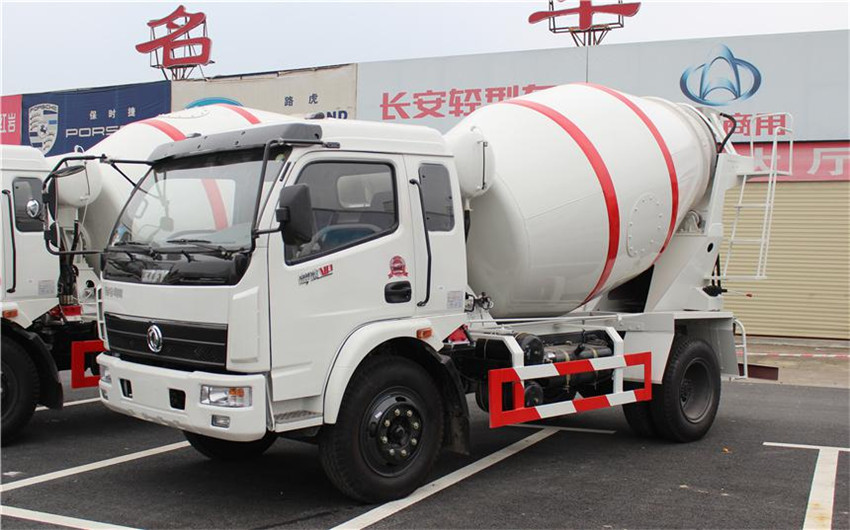 東風(fēng)4方攪拌車(chē)