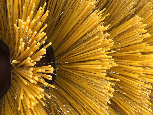 東風(fēng)多利卡國(guó)五吸污車(chē)加裝2.5米除雪滾掃