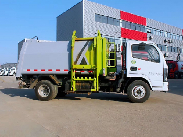 東風(fēng)小多利卡國六6方側(cè)裝壓縮垃圾車