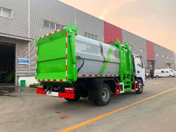 東風小多利卡國六7方側裝垃圾車