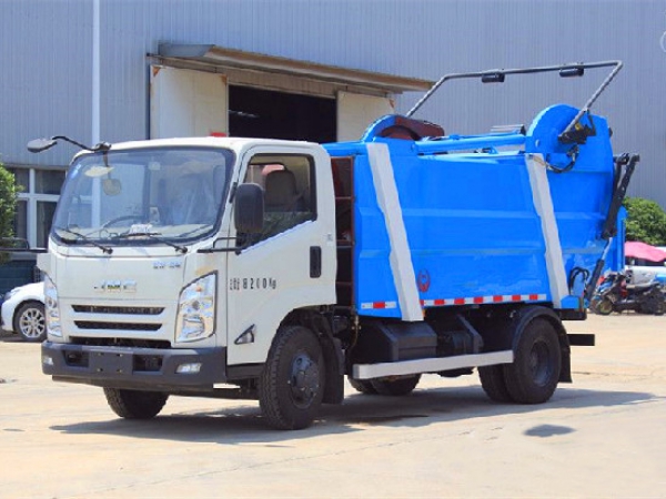 江鈴凱銳國(guó)六無(wú)泄漏壓縮式垃圾車(chē)