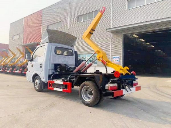 東風(fēng)途逸國六汽油3~4方車廂可卸（鉤臂）式垃圾車