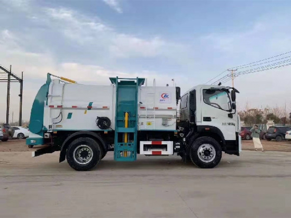 福田瑞沃國(guó)六方罐餐廚垃圾車(chē)