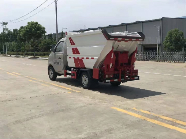 國六長(zhǎng)安3.5方后掛桶式壓縮垃圾車