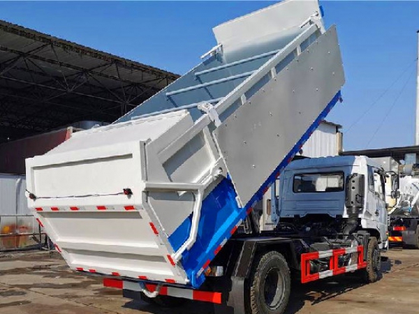 國(guó)六東風(fēng)153壓縮對(duì)接翼展自卸垃圾車