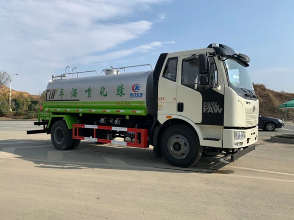 國(guó)六12-15噸解放灑水車