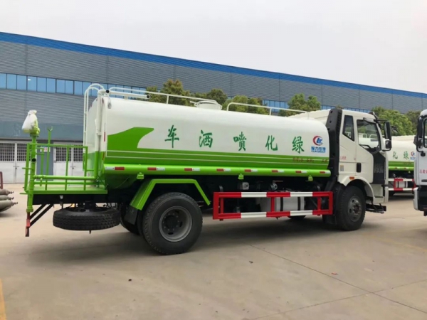 國(guó)六12-15噸解放灑水車