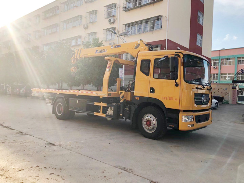 東風D9帶吊平板清障車