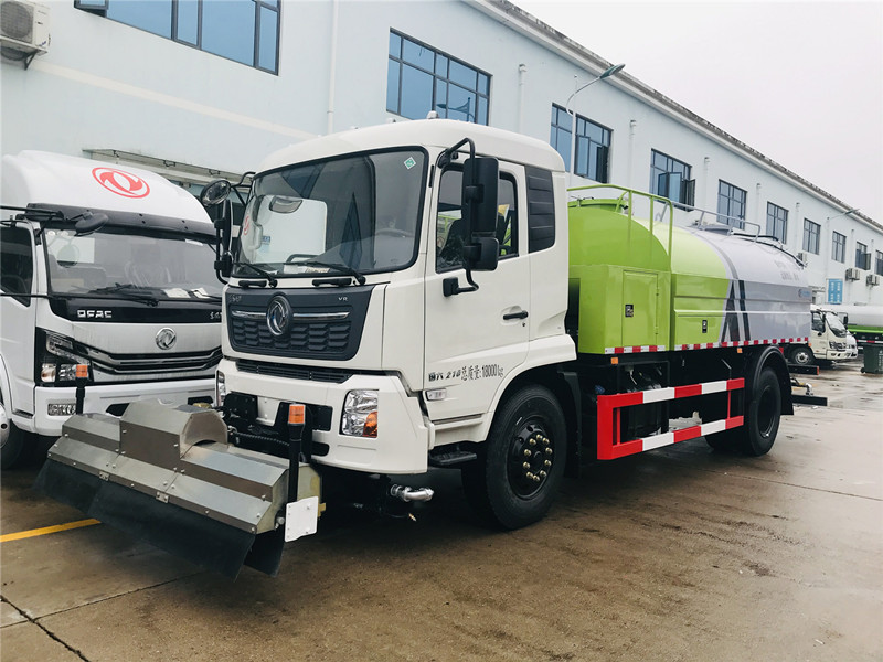 東風天錦路面清洗車 養(yǎng)護車