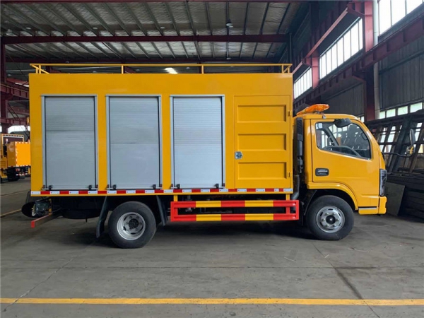 東風(fēng)小多利卡6方污水處理車(chē)，凈化車(chē)