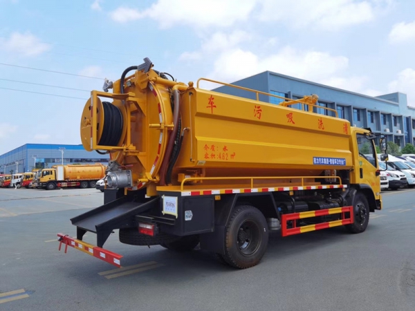 東風(fēng)福瑞卡12.5方清洗吸污車，聯(lián)合疏通車