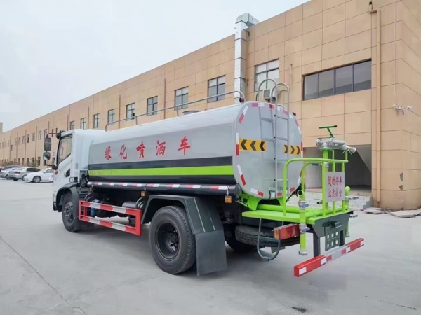 東風華神T3-9.3噸灑水車