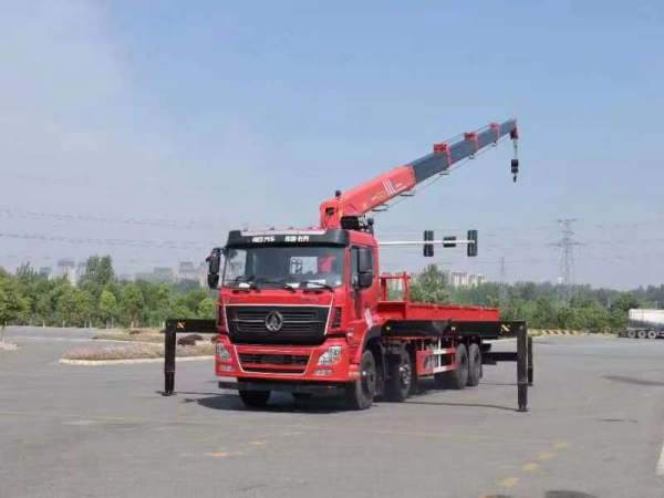 航天萬山14噸隨車吊平板運輸車