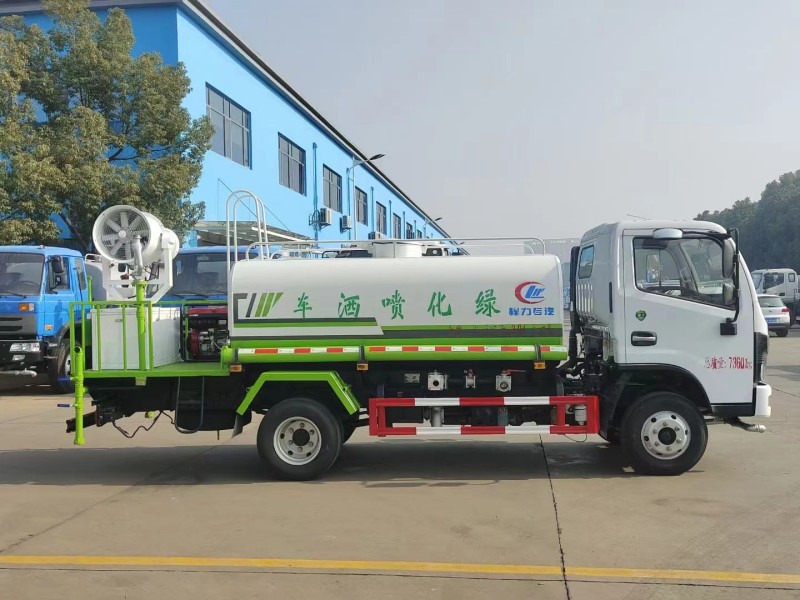 小多利卡5噸綠化噴灑車，30米打藥車