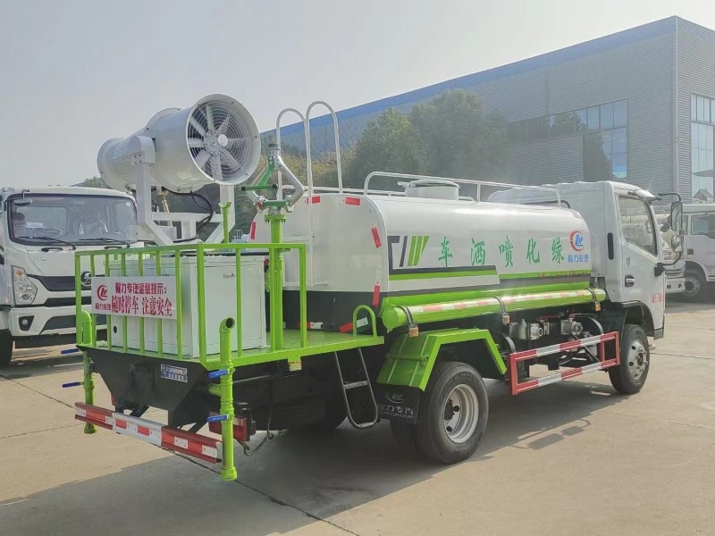 小多利卡5噸綠化噴灑車，30米打藥車