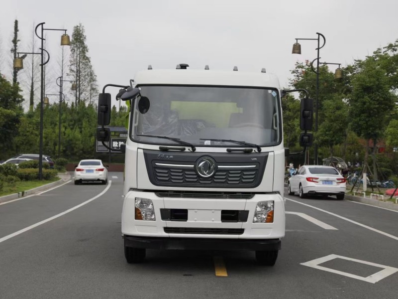 東風天錦掃路車（4方水罐8方塵罐）