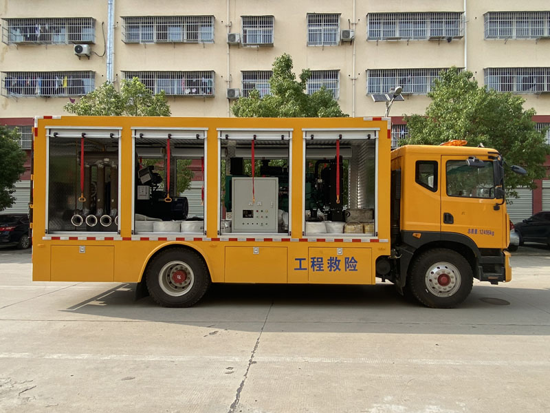 D9  2000-4000方排水車