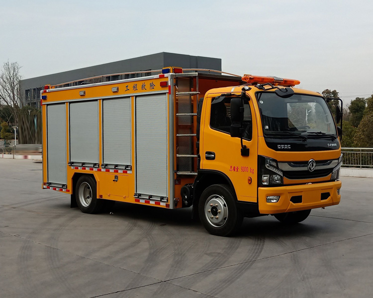 多利卡卷簾門式救險(xiǎn)車